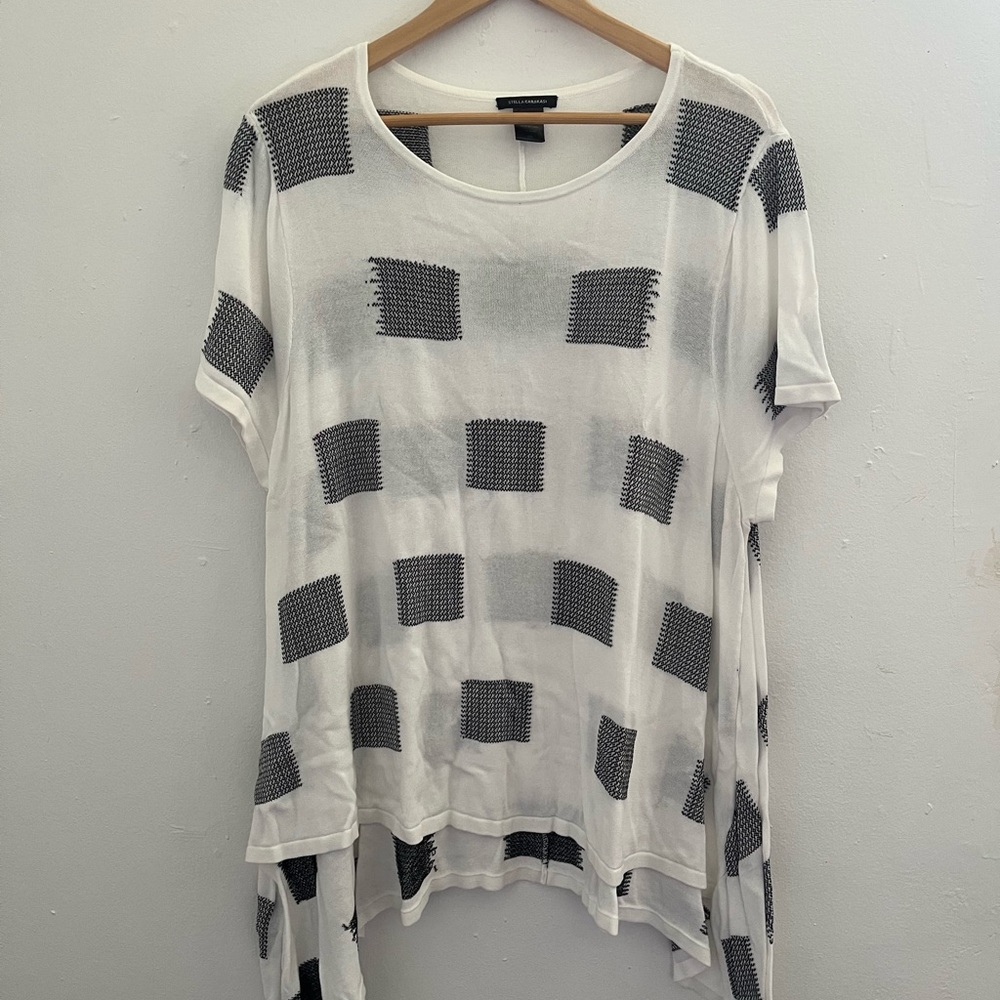 Stella Carakasi Gray and White Boxy Short Sleeve Tee